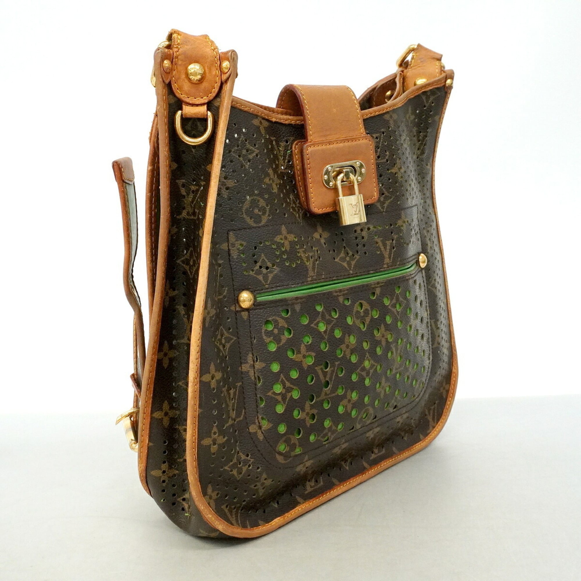 Louis Vuitton Vert Shoulder Bag (Pre-Owned)