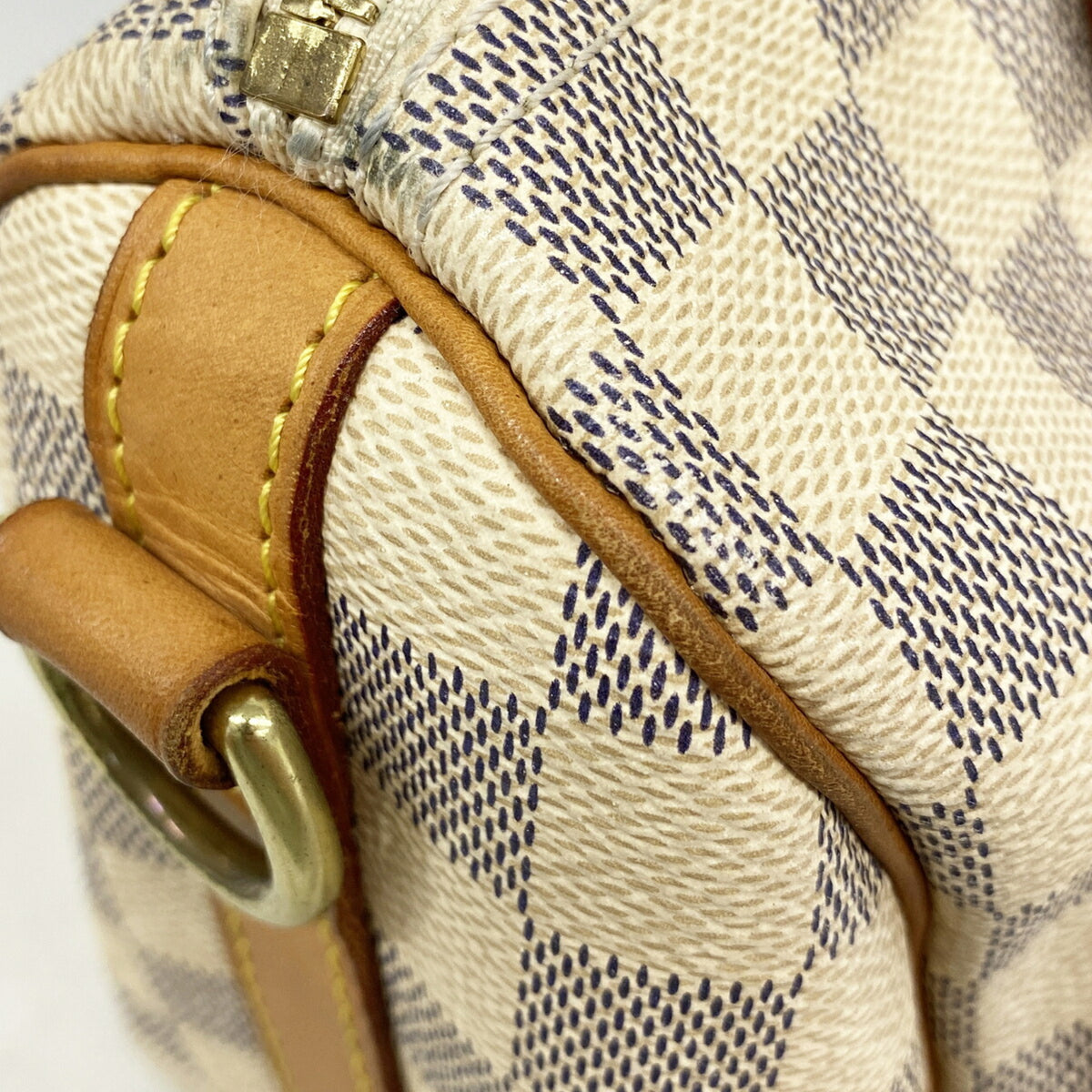 Louis Vuitton White Handbag (Pre-Owned)
