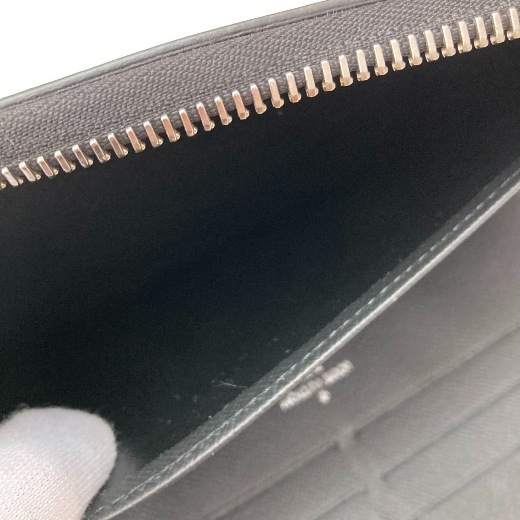 Louis Vuitton Black Taiga Leather Long Wallet (Bi-Fold) (Pre-Owned)