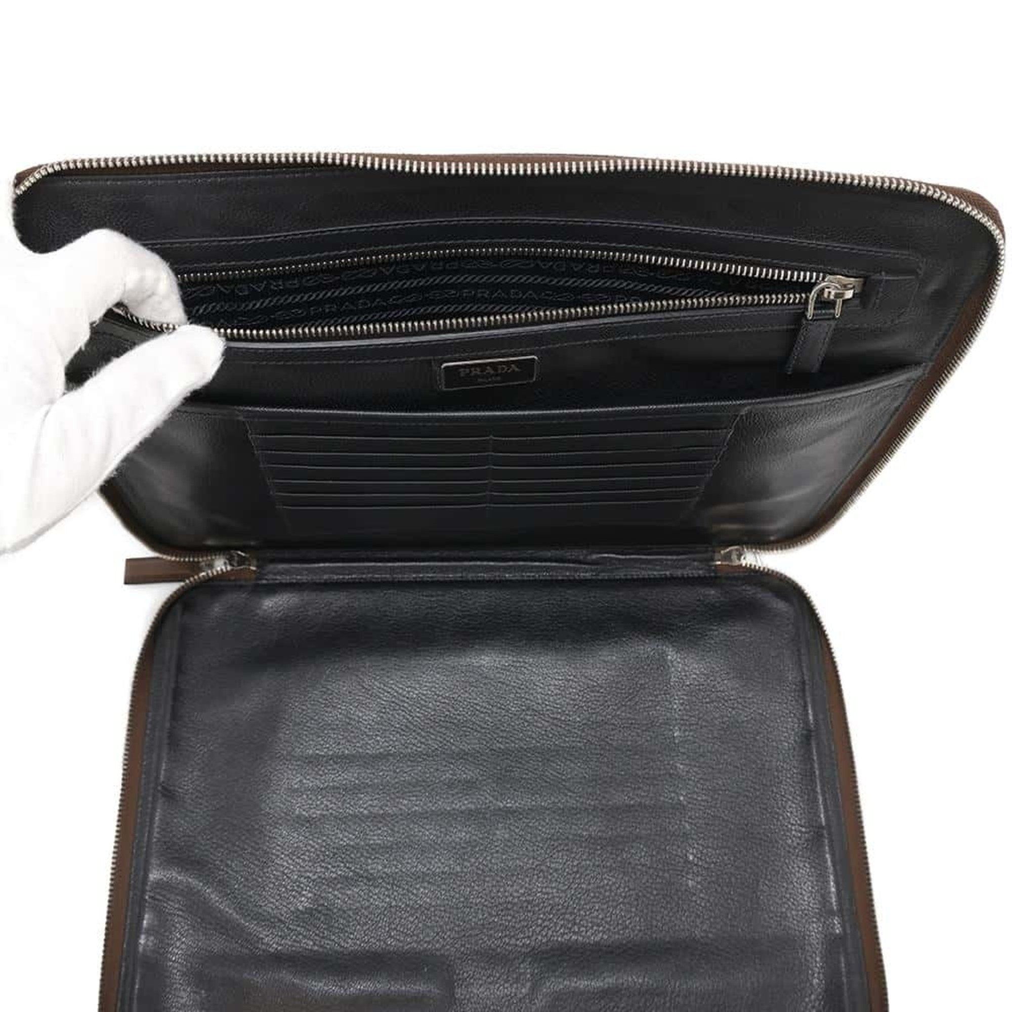 Prada Brown Leather Clutch Bag (Pre-Owned)