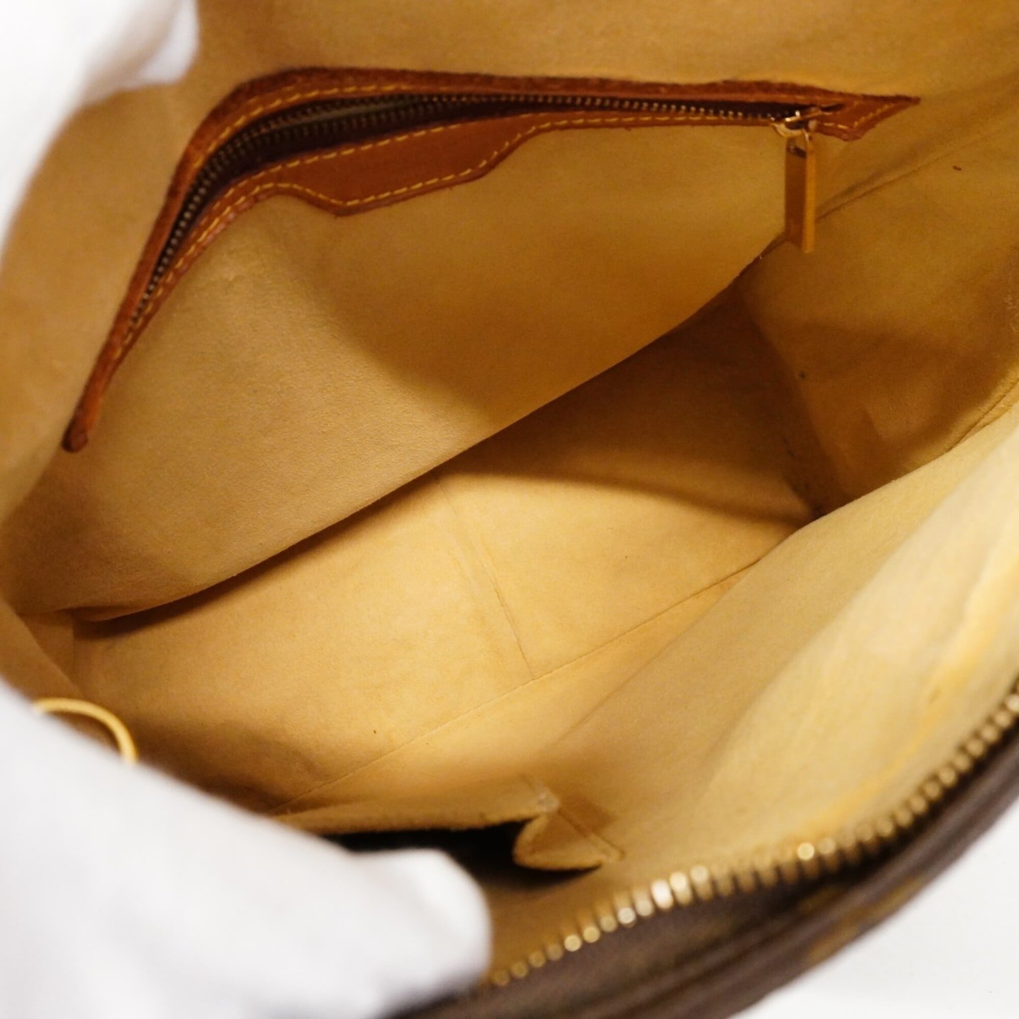 Louis Vuitton Brown Shoulder Bag (Pre-Owned)