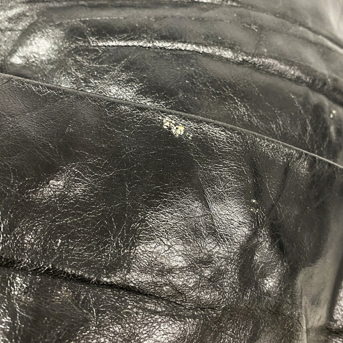 Chanel Black Leather Shoulder Bag (Pre-Owned)