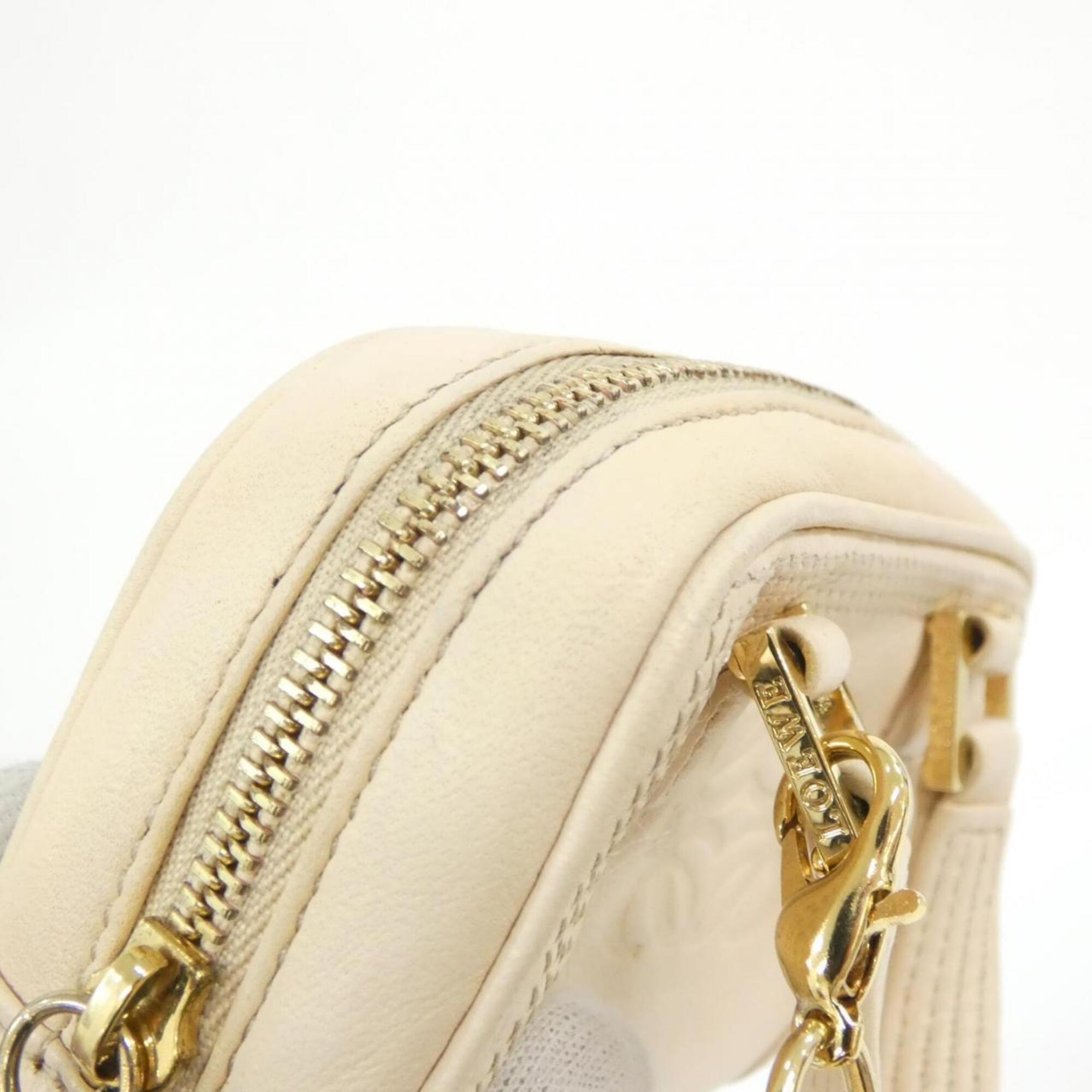 Loewe Ivory Leather Handbag (Pre-Owned)