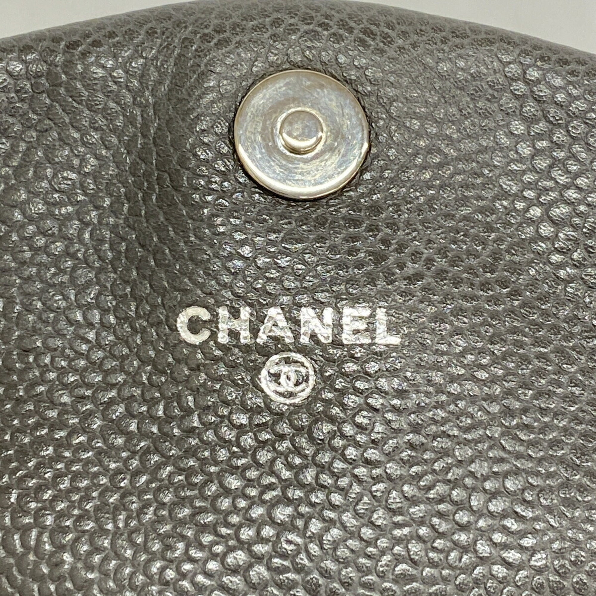 Chanel Gray Grained Calfskin Shoulder Bag (Pre-Owned)