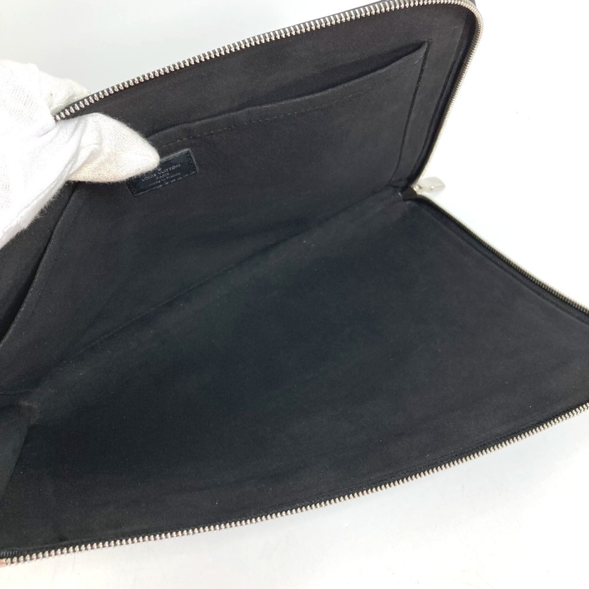Louis Vuitton Black Noir Epi Leather Clutch Bag Pochette (Pre-Owned)