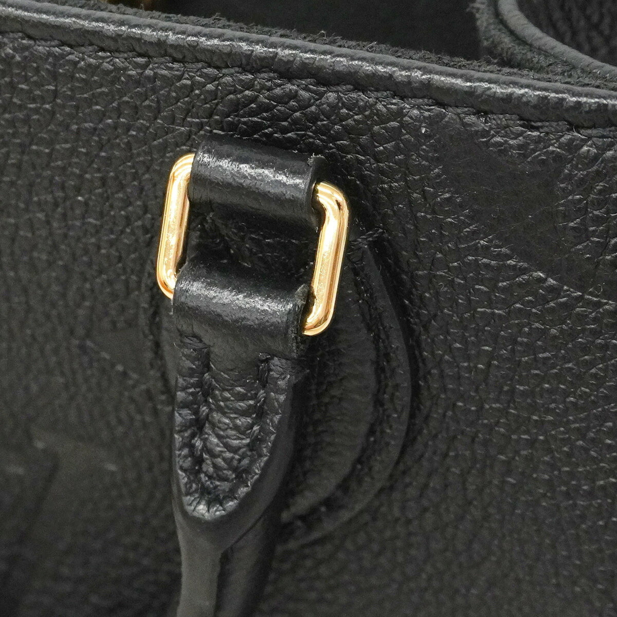 Louis Vuitton Noir Handbag (Pre-Owned)