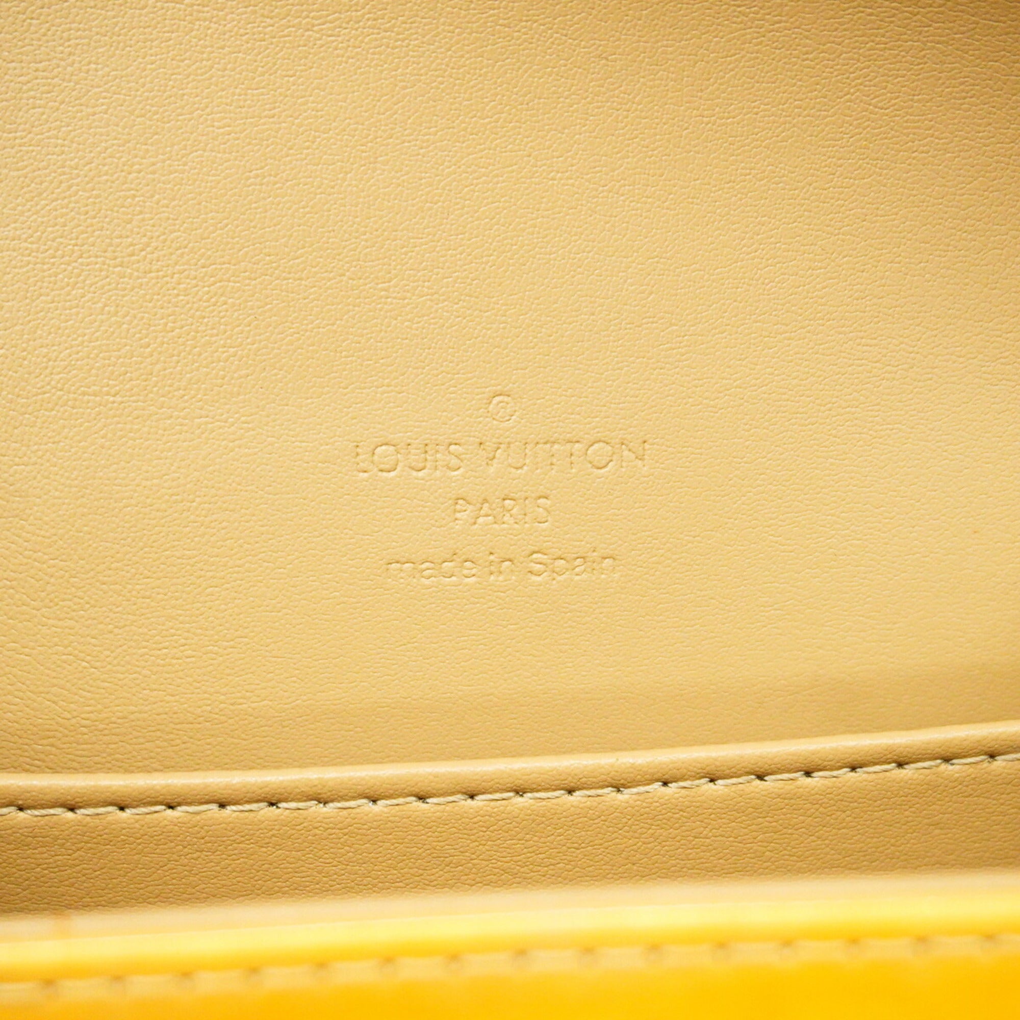 Louis Vuitton Beige Shoulder Bag (Pre-Owned)