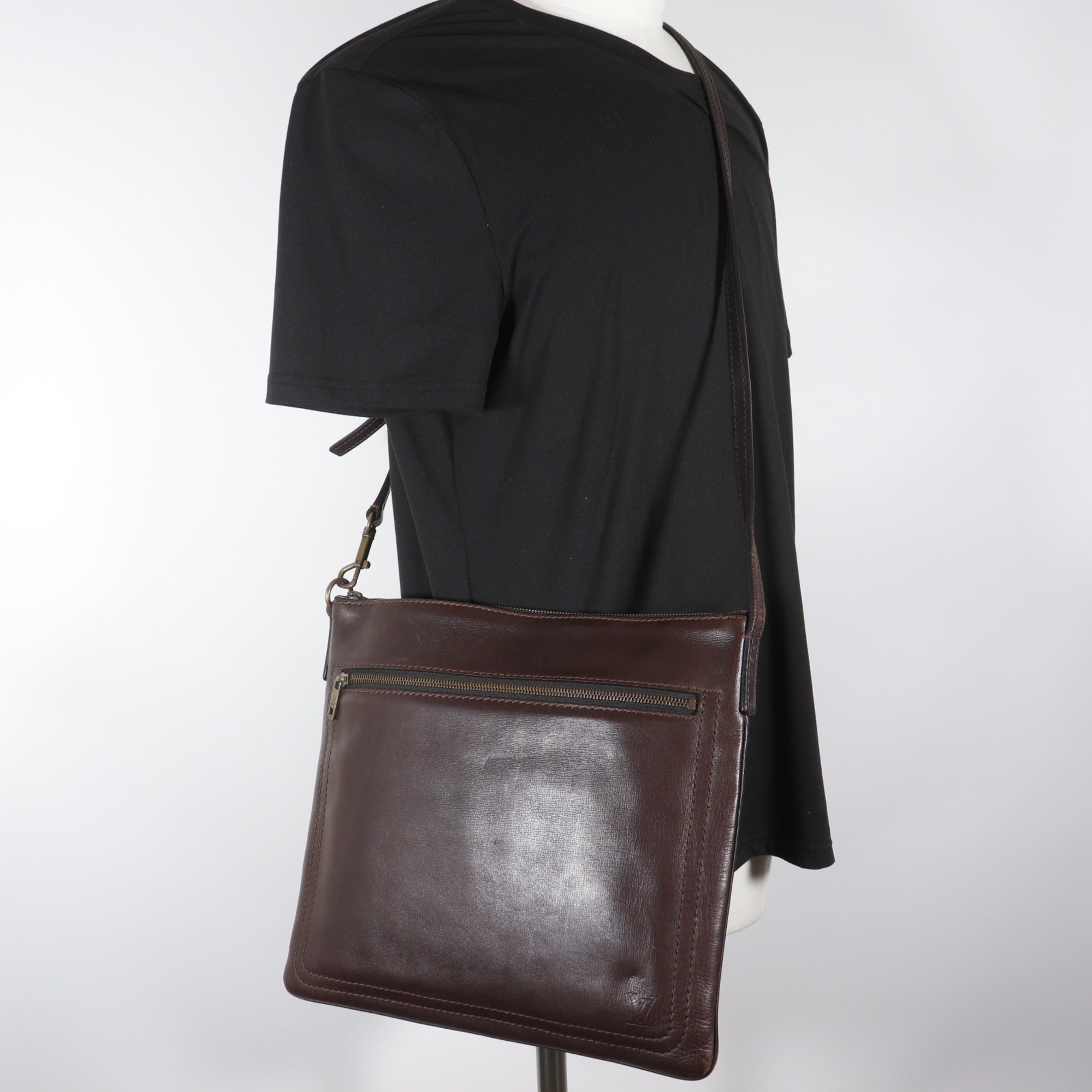 Louis Vuitton Brown Coffee Utah Leather Shoulder Bag (Pre-Owned)