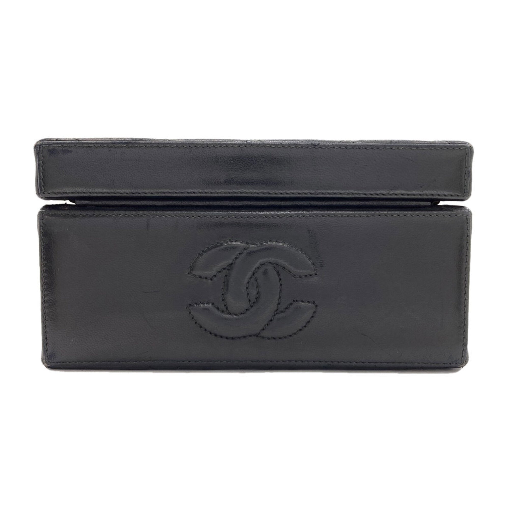 Chanel Black Leather Shoulder Bag (Pre-Owned)