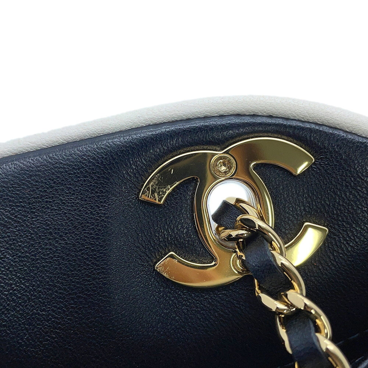 Chanel Matelasse Black Leather Handbag Shoulder Bag (Pre-Owned)