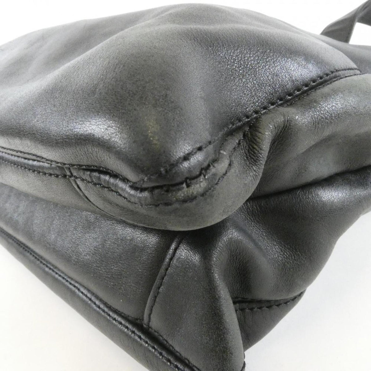 Chanel Black Leather Handbag (Pre-Owned)