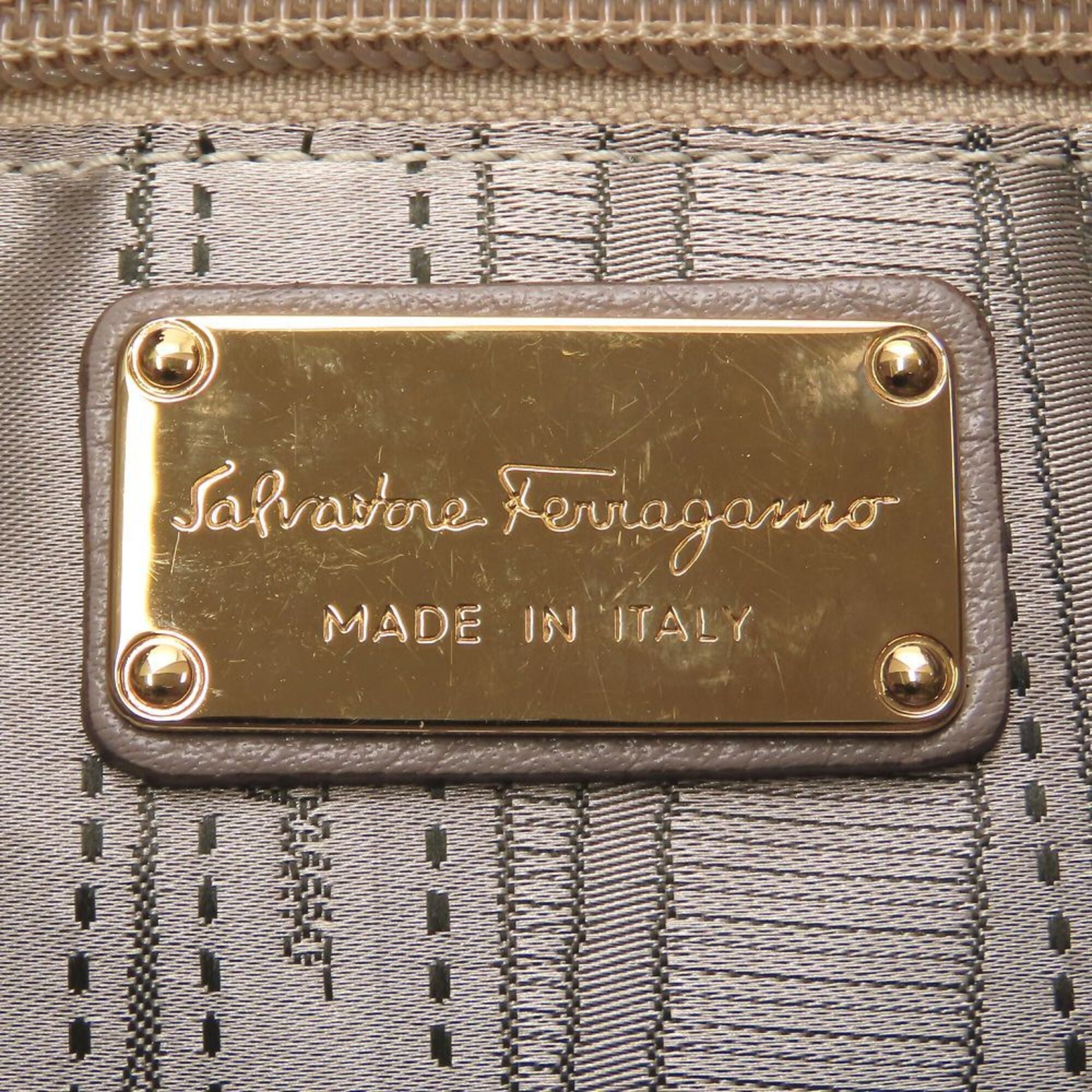 Salvatore Ferragamo Gray Leather Handbag (Pre-Owned)
