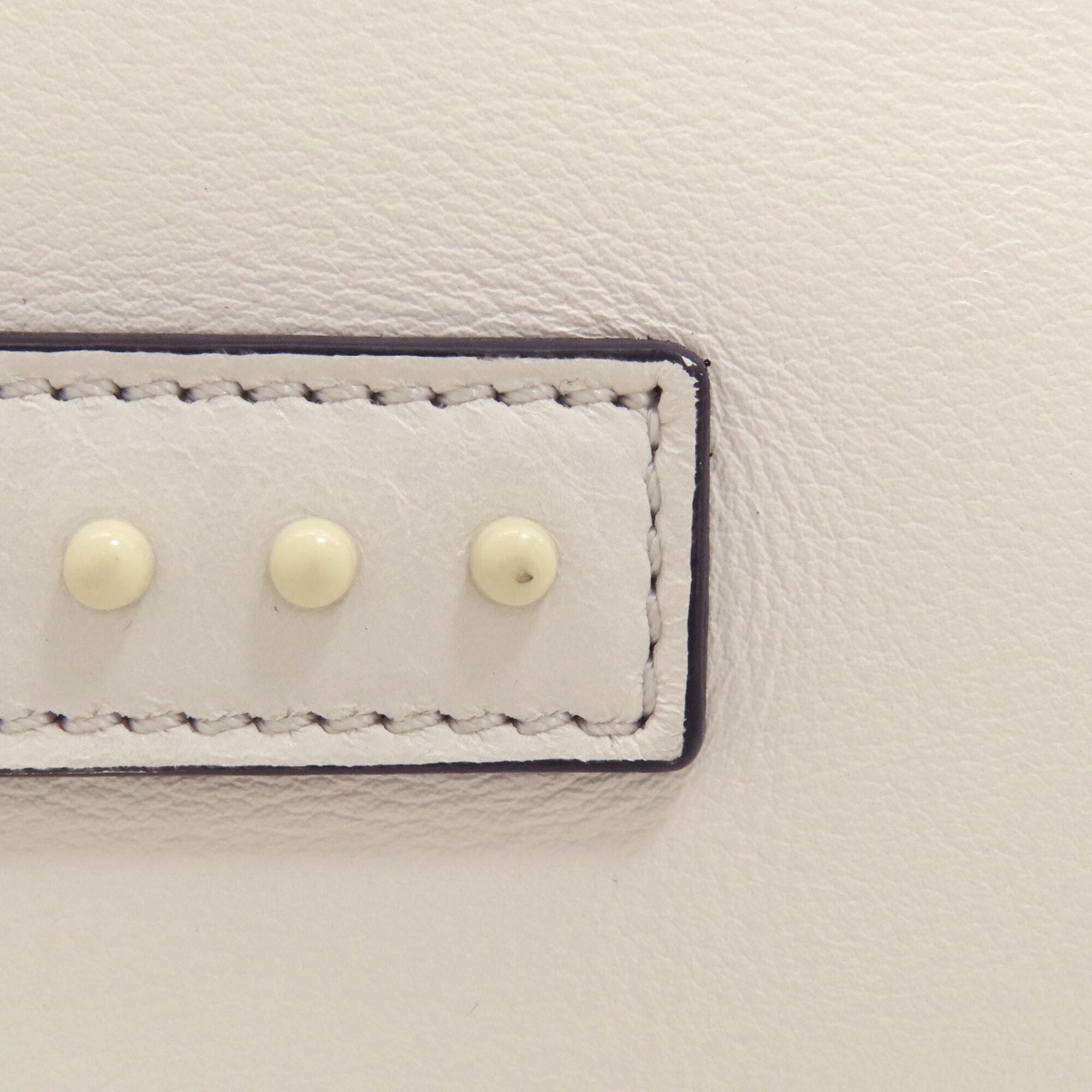 Tod's White Leather Handbag (Pre-Owned)