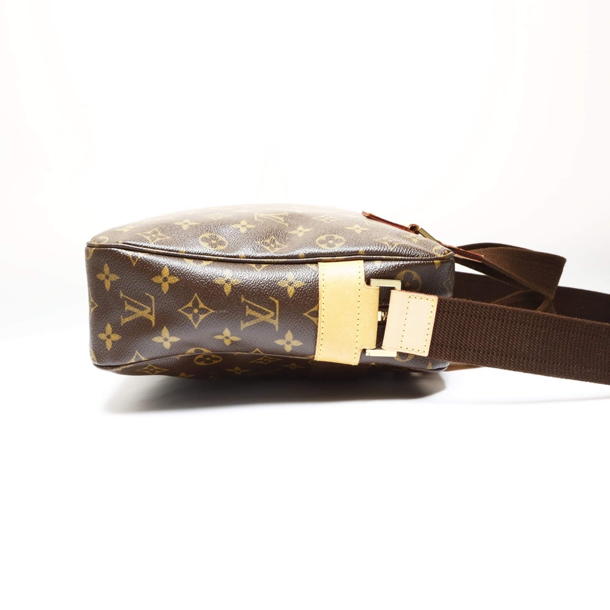 Louis Vuitton Brown Monogram Monogram Shoulder Bag (Pre-Owned)