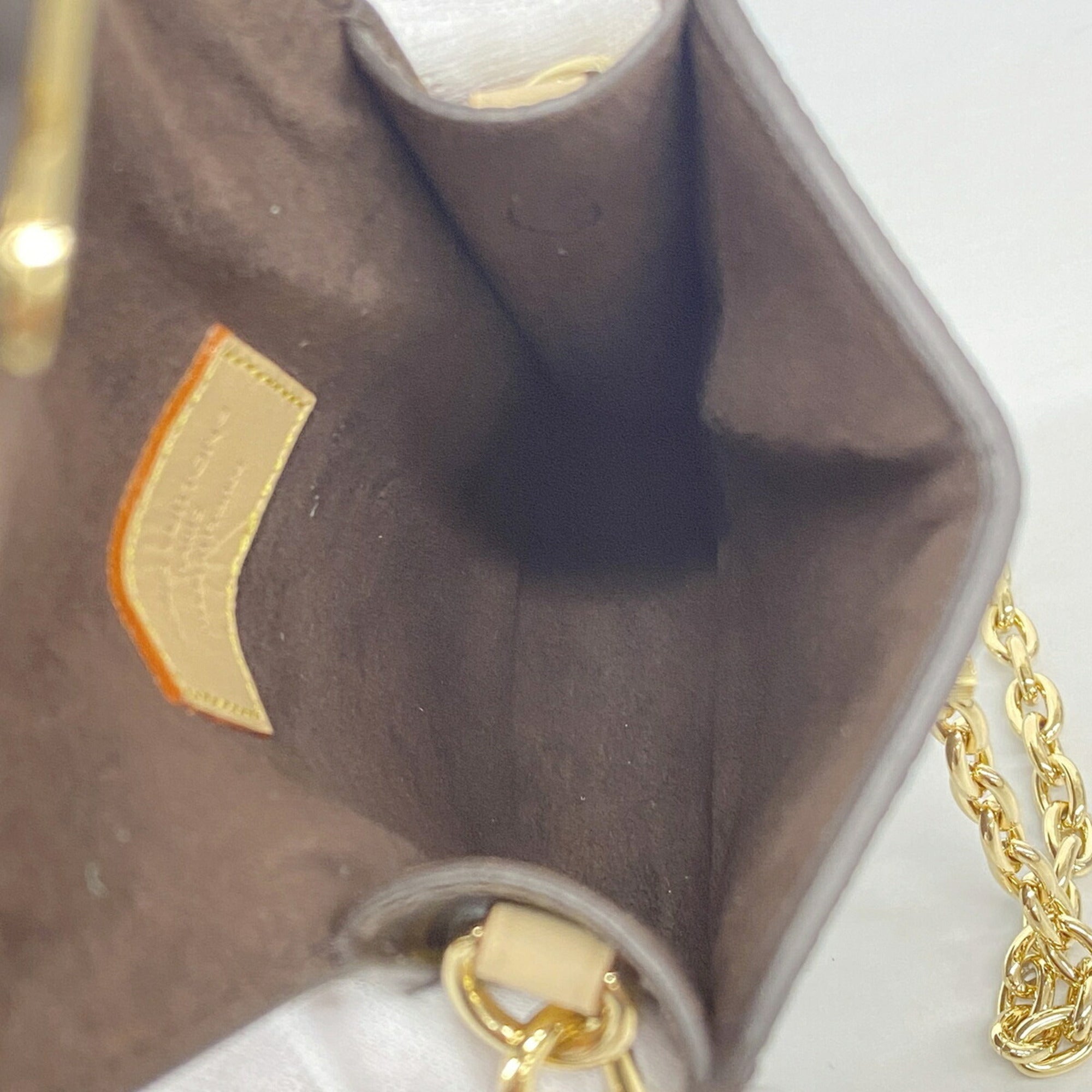 Louis Vuitton Brown Shoulder Bag (Pre-Owned)