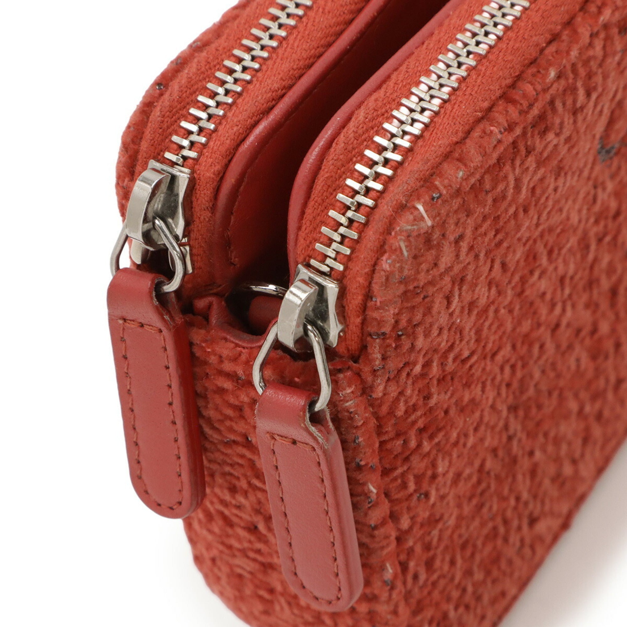 Chanel Pink Red Leather Pochette Shoulder Bag (Pre-Owned)