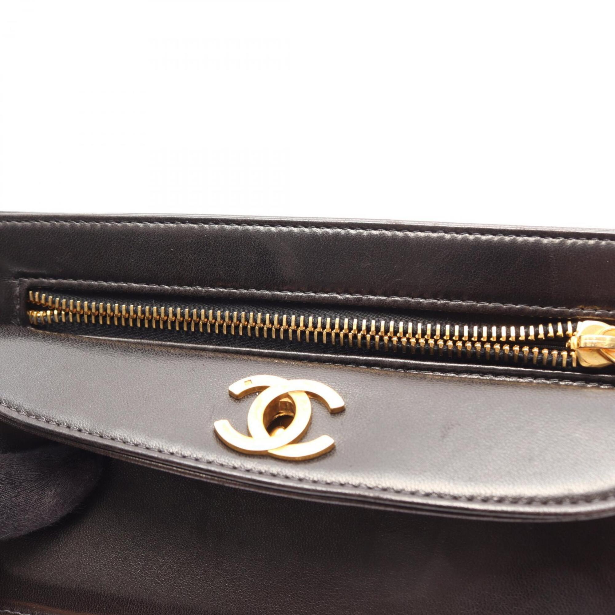 Chanel Black Leather Clutch Bag Handbag (Pre-Owned)