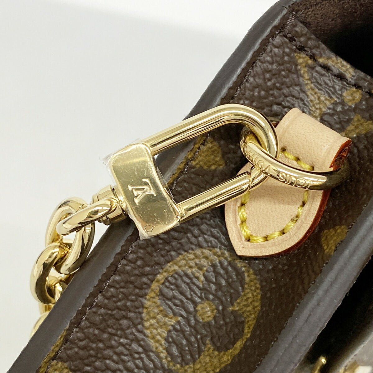 Louis Vuitton Brown Shoulder Bag (Pre-Owned)