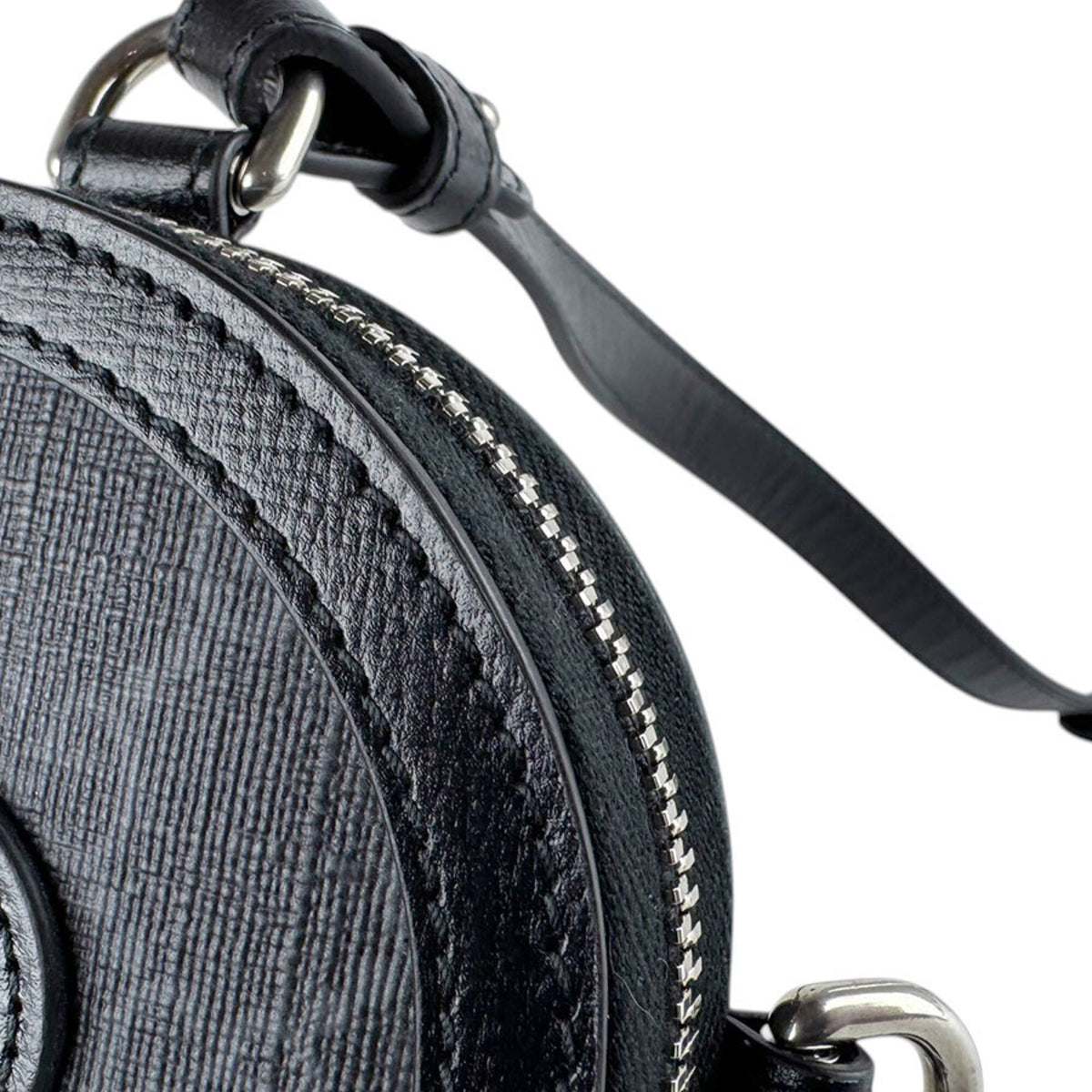Gucci Black Gg Supreme Pouch Shoulder Bag (Pre-Owned)