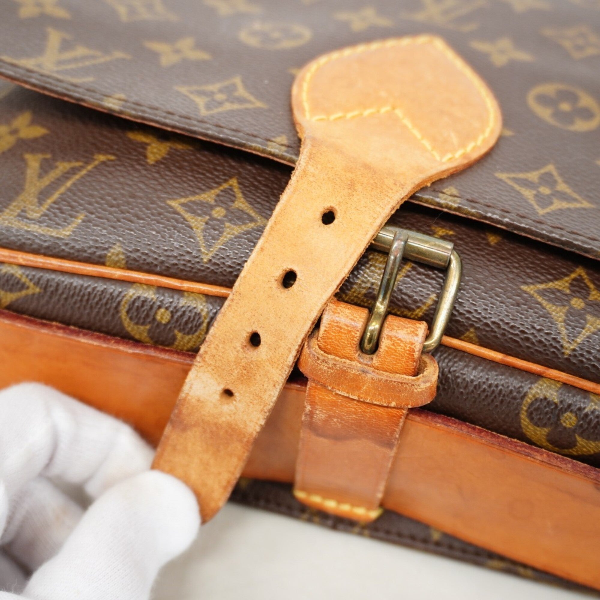 Louis Vuitton Brown Shoulder Bag (Pre-Owned)