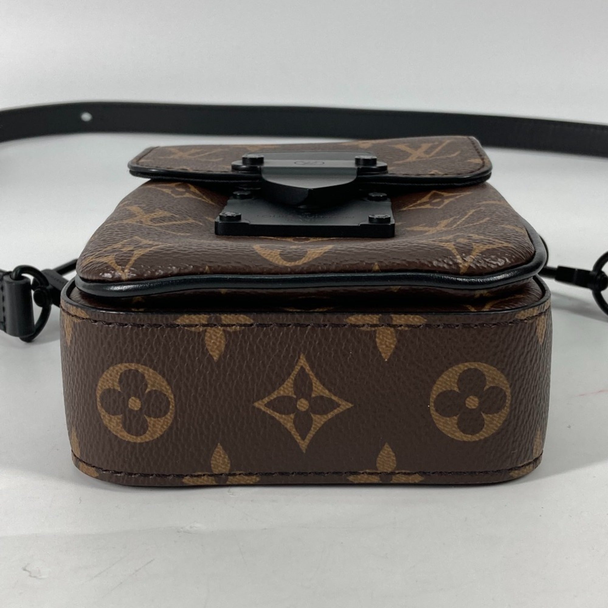 Louis Vuitton Brown Monogram Pochette Shoulder Bag (Pre-Owned)