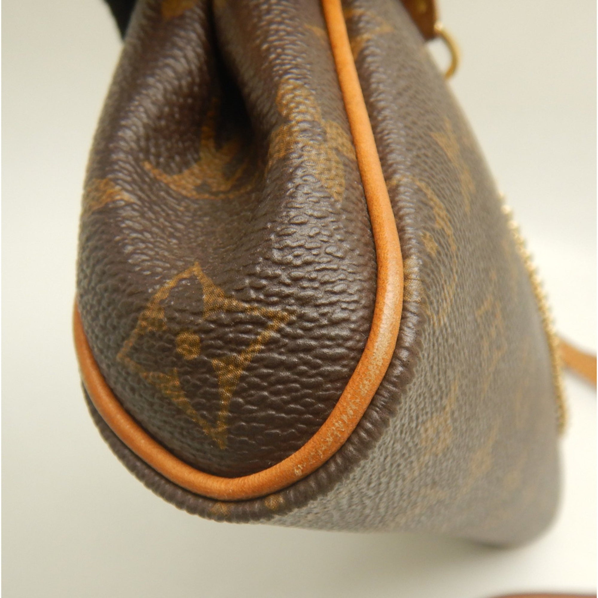 Louis Vuitton Monogram Brown Monogram Shoulder Bag (Pre-Owned)