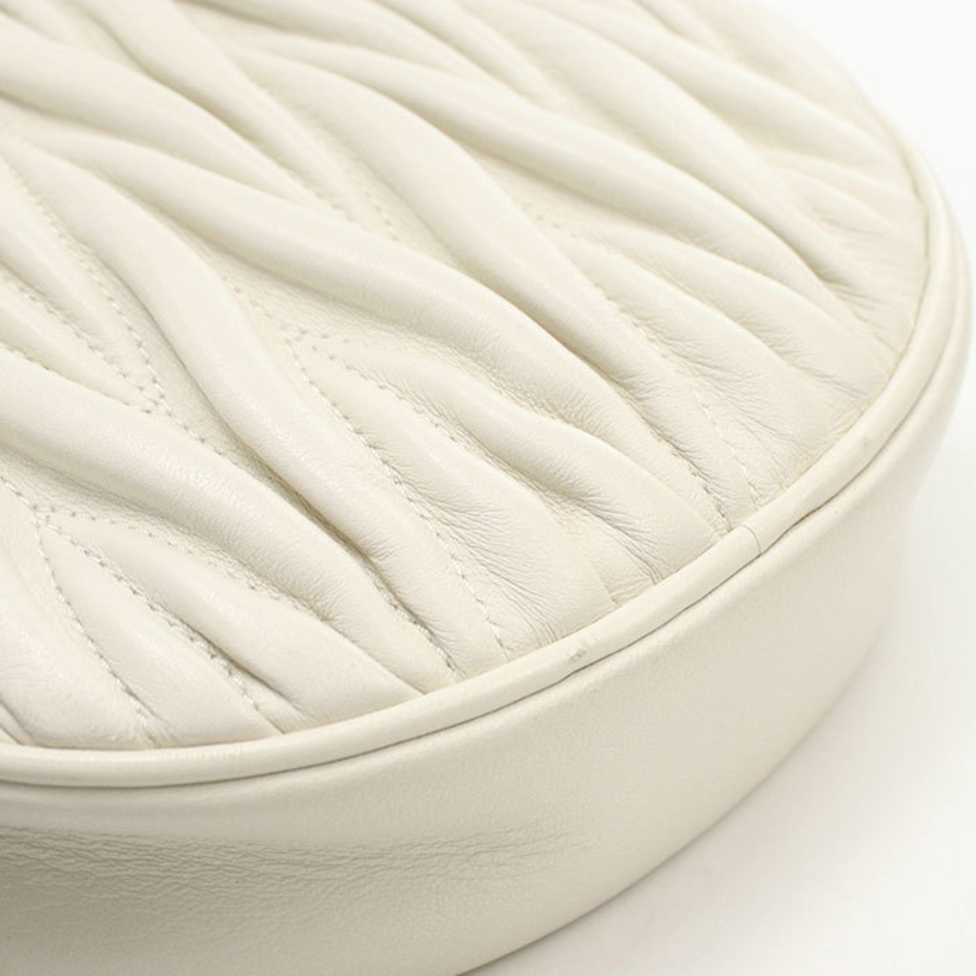 Miu Miu Matelasse White Leather Shoulder Bag (Pre-Owned)