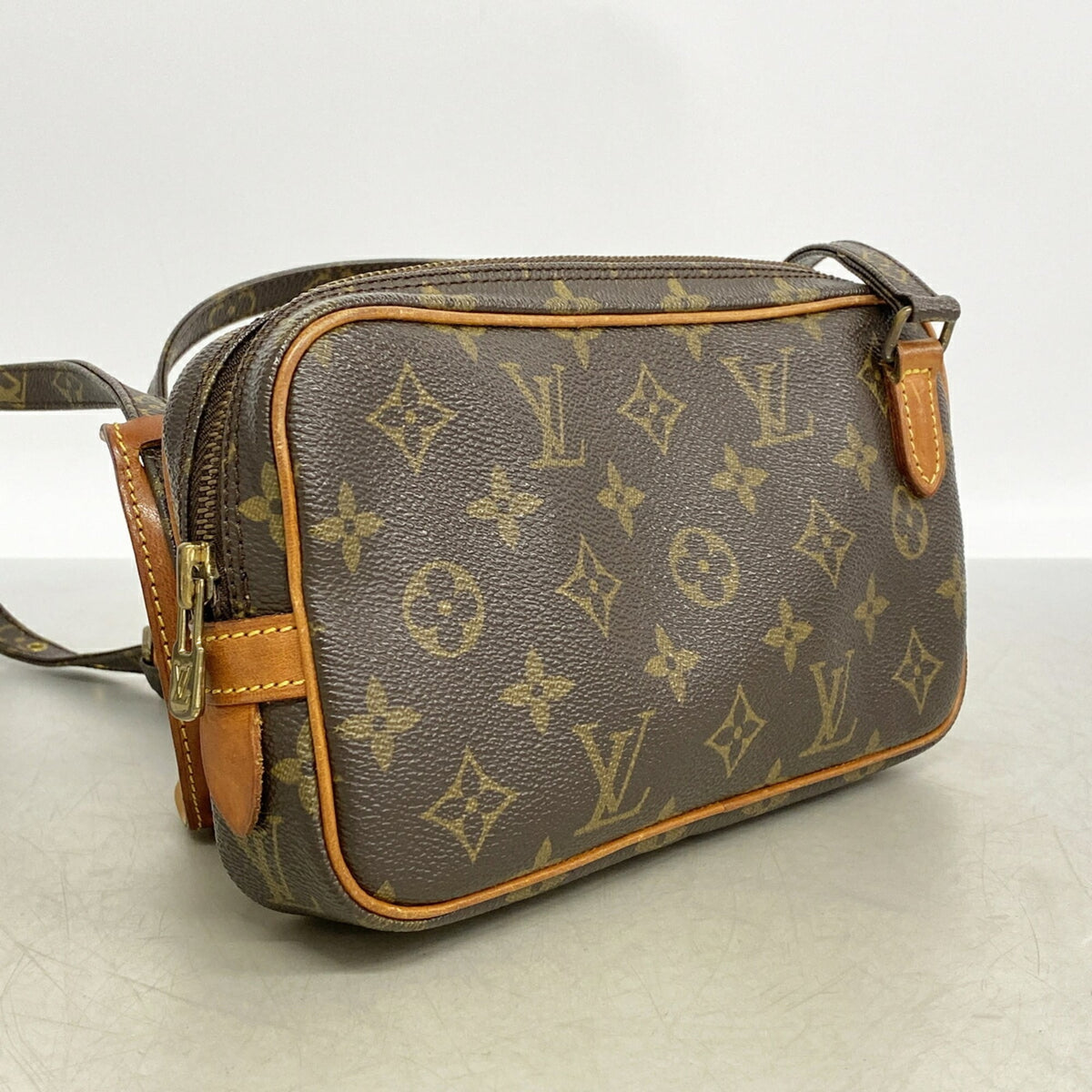 Louis Vuitton Brown Shoulder Bag (Pre-Owned)