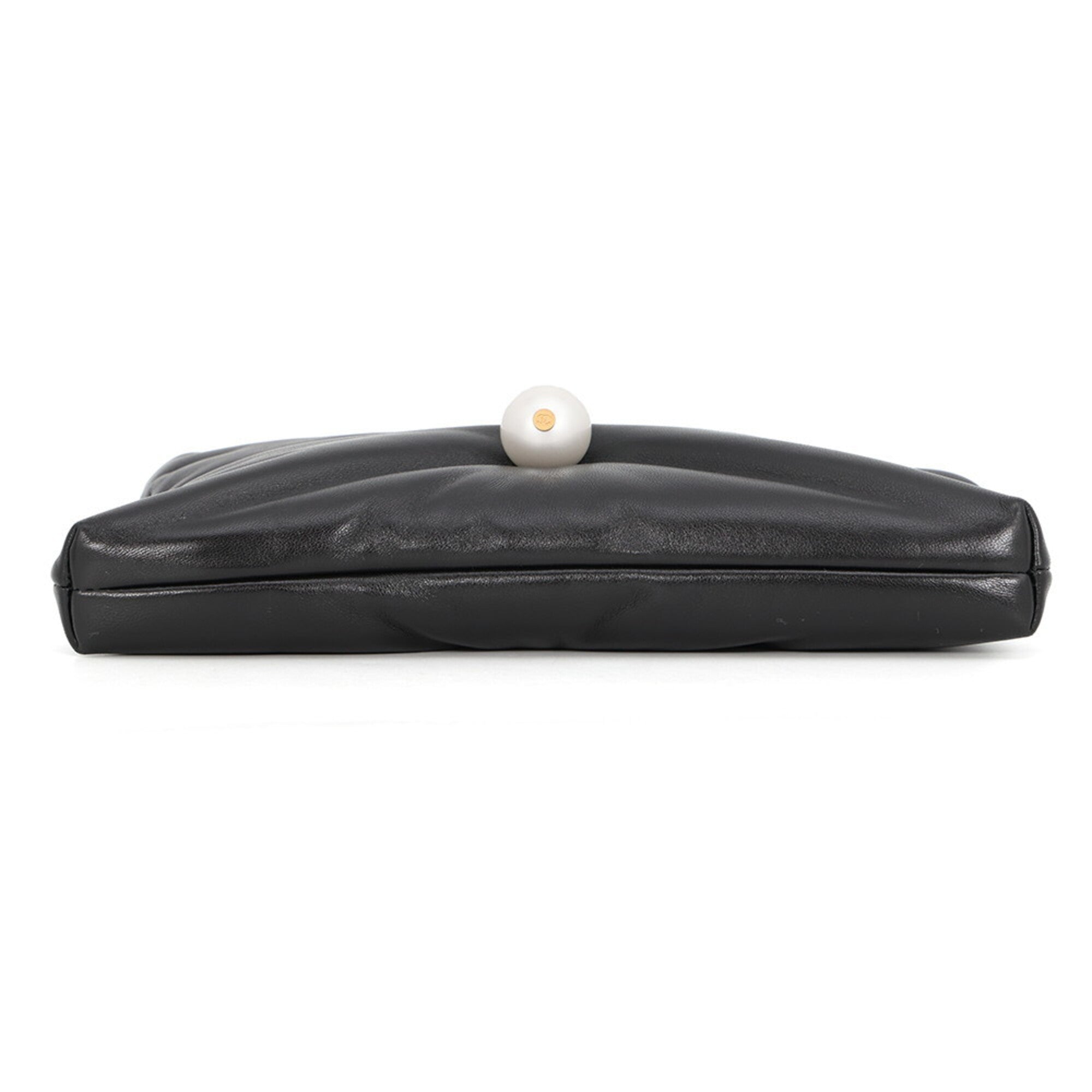 Chanel Black Leather Shoulder Bag (Pre-Owned)
