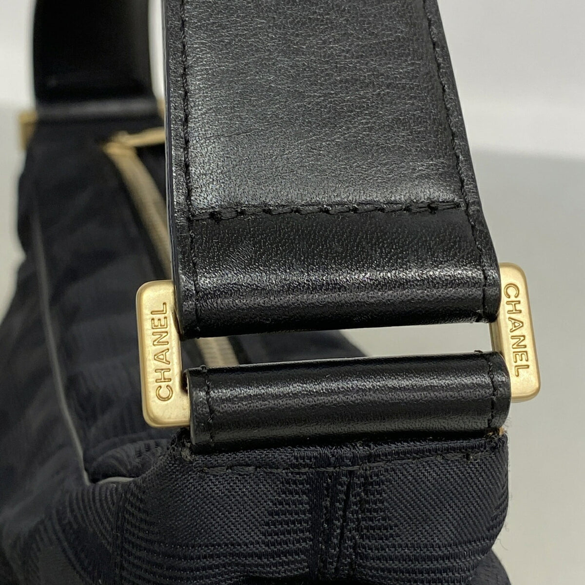 Chanel Black Nylon Shoulder Bag (Pre-Owned)