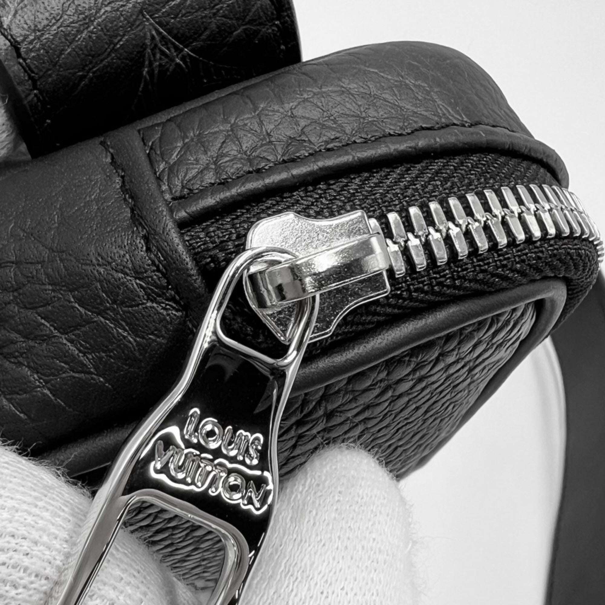 Louis Vuitton Black Leather Fanny Pack (Pre-Owned)