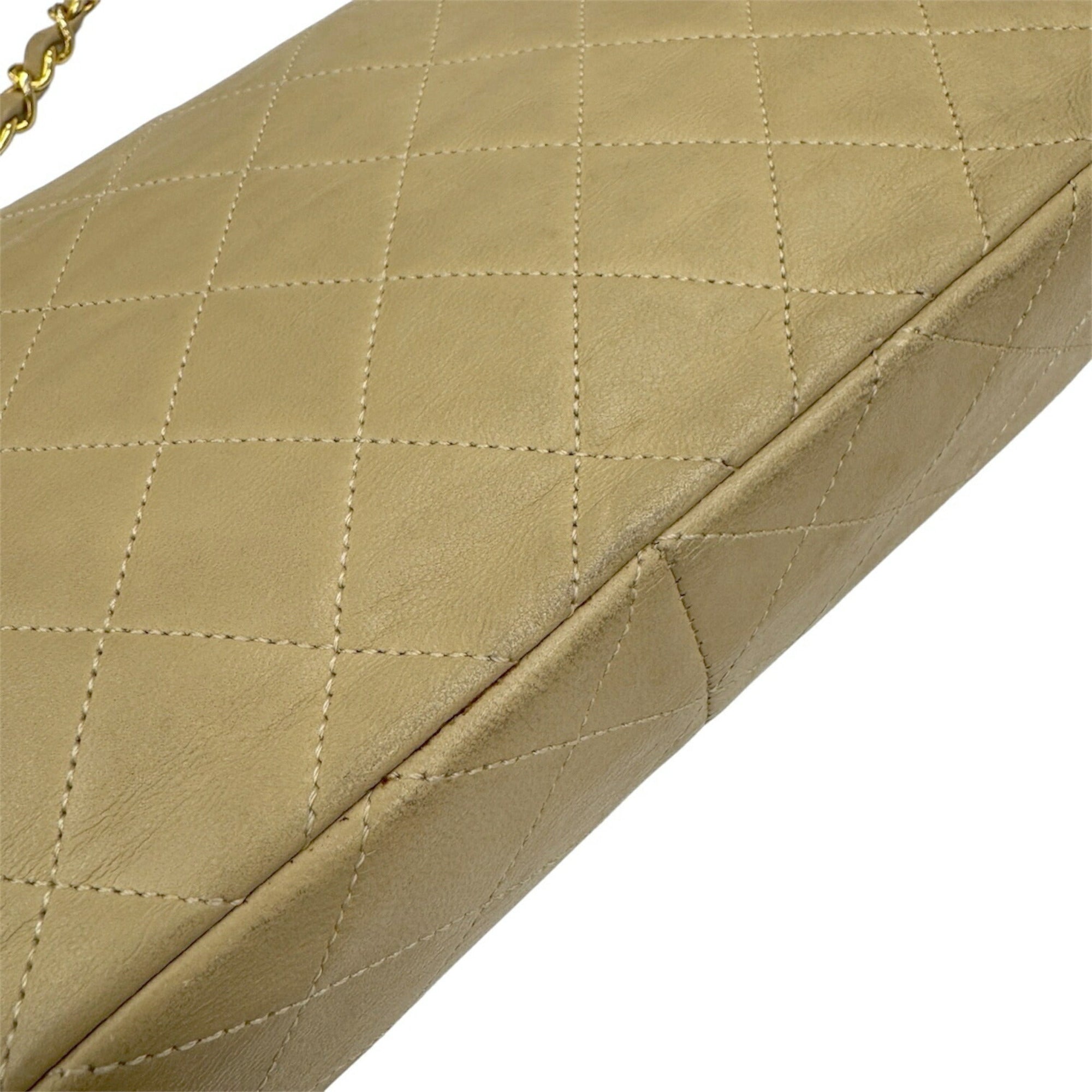 Chanel Matelasse Beige Leather Shoulder Bag (Pre-Owned)