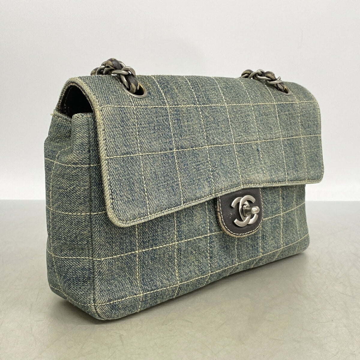 Chanel Blue Denim Shoulder Bag (Pre-Owned)