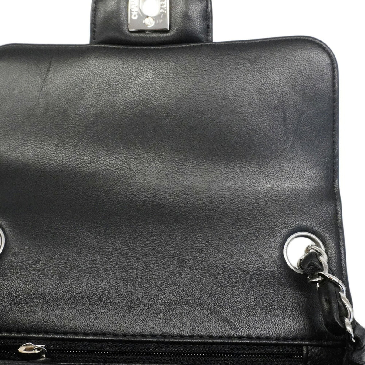 Chanel Black Leather Shoulder Bag (Pre-Owned)