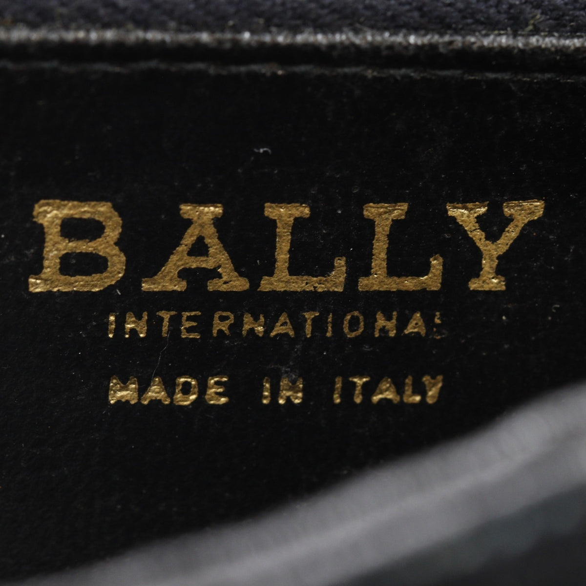 Bally Black Leather Shoulder Bag (Pre-Owned)