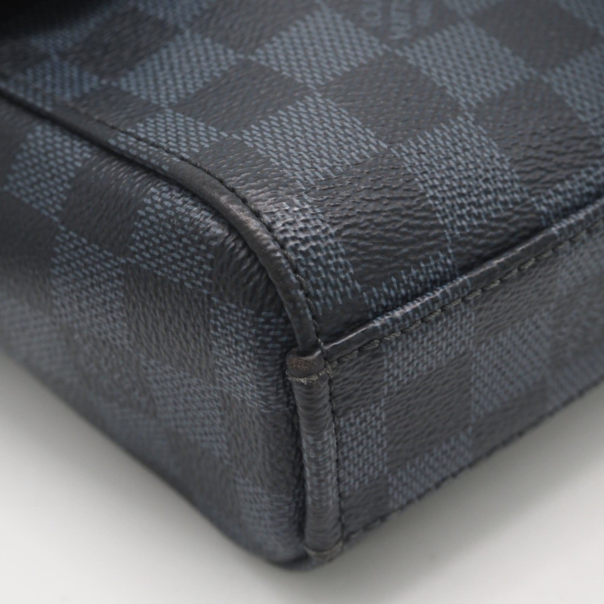 Louis Vuitton Black Gray Leather Shoulder Bag (Pre-Owned)