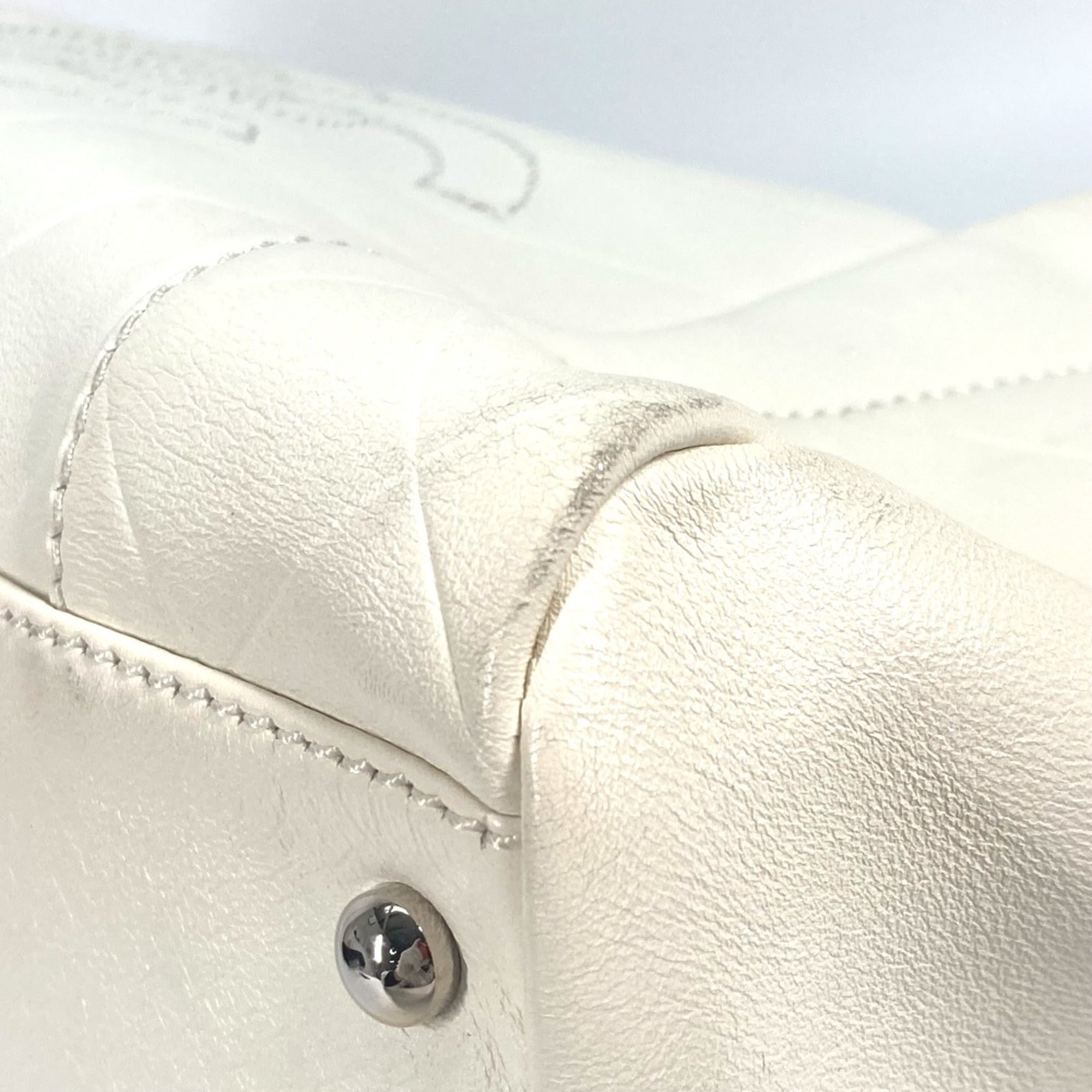 Chanel White Leather Boston Bag (Pre-Owned)