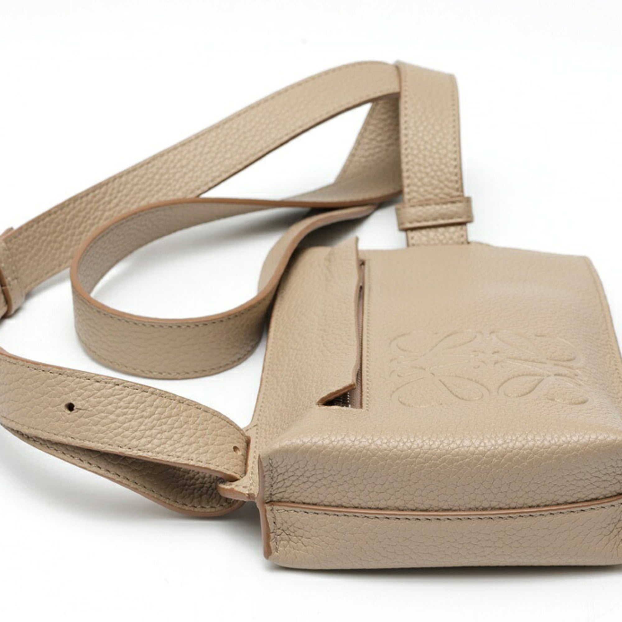 Loewe Grayish Leather Sling Bag (Pre-Owned)