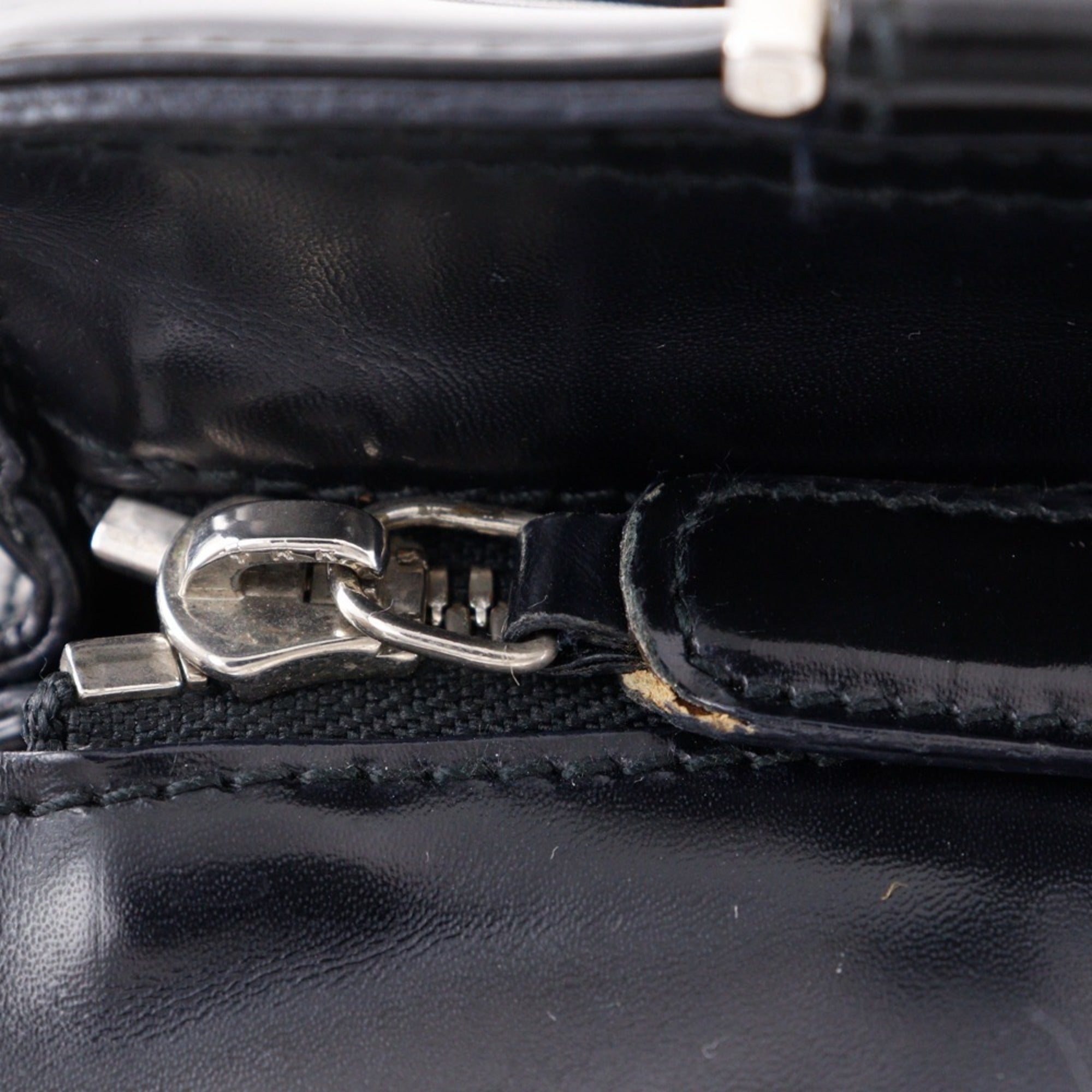 Salvatore Ferragamo Black Leather Handbag (Pre-Owned)