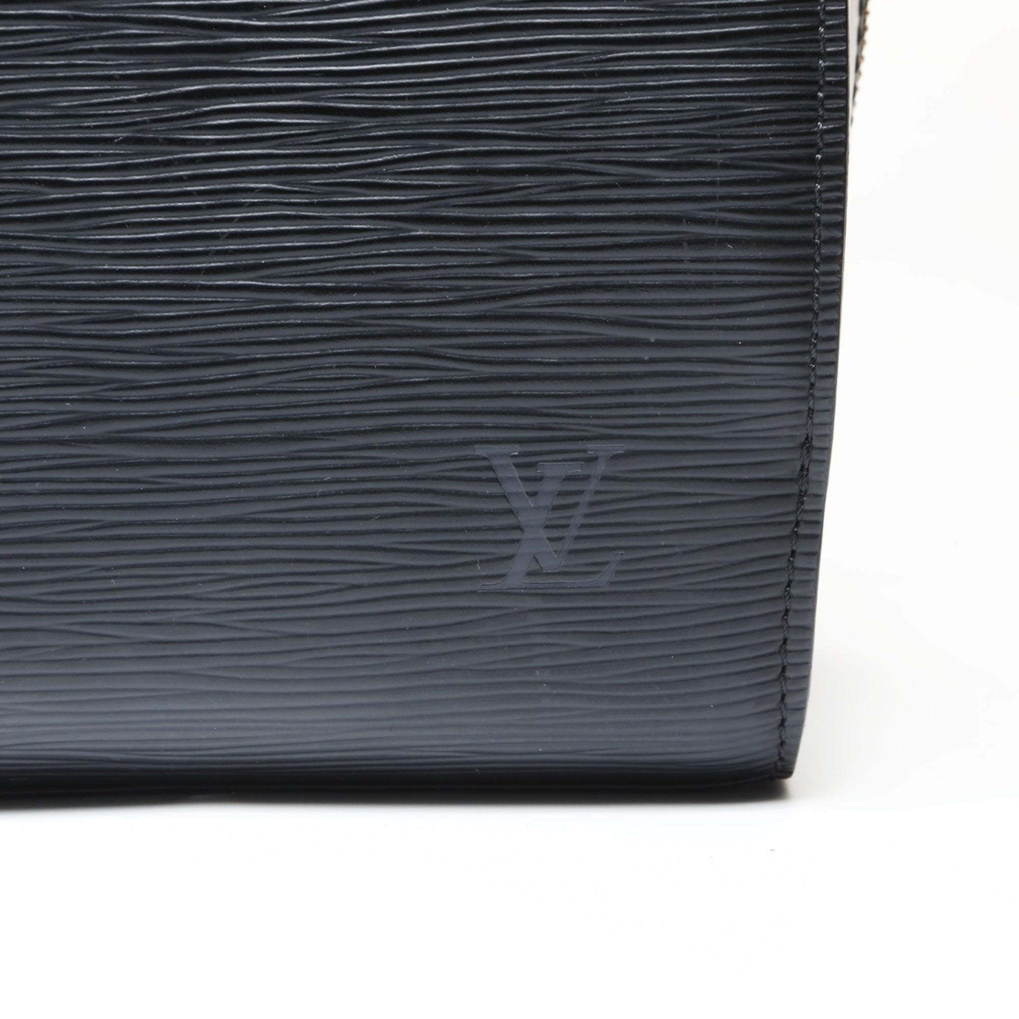 Louis Vuitton Black Handbag (Pre-Owned)