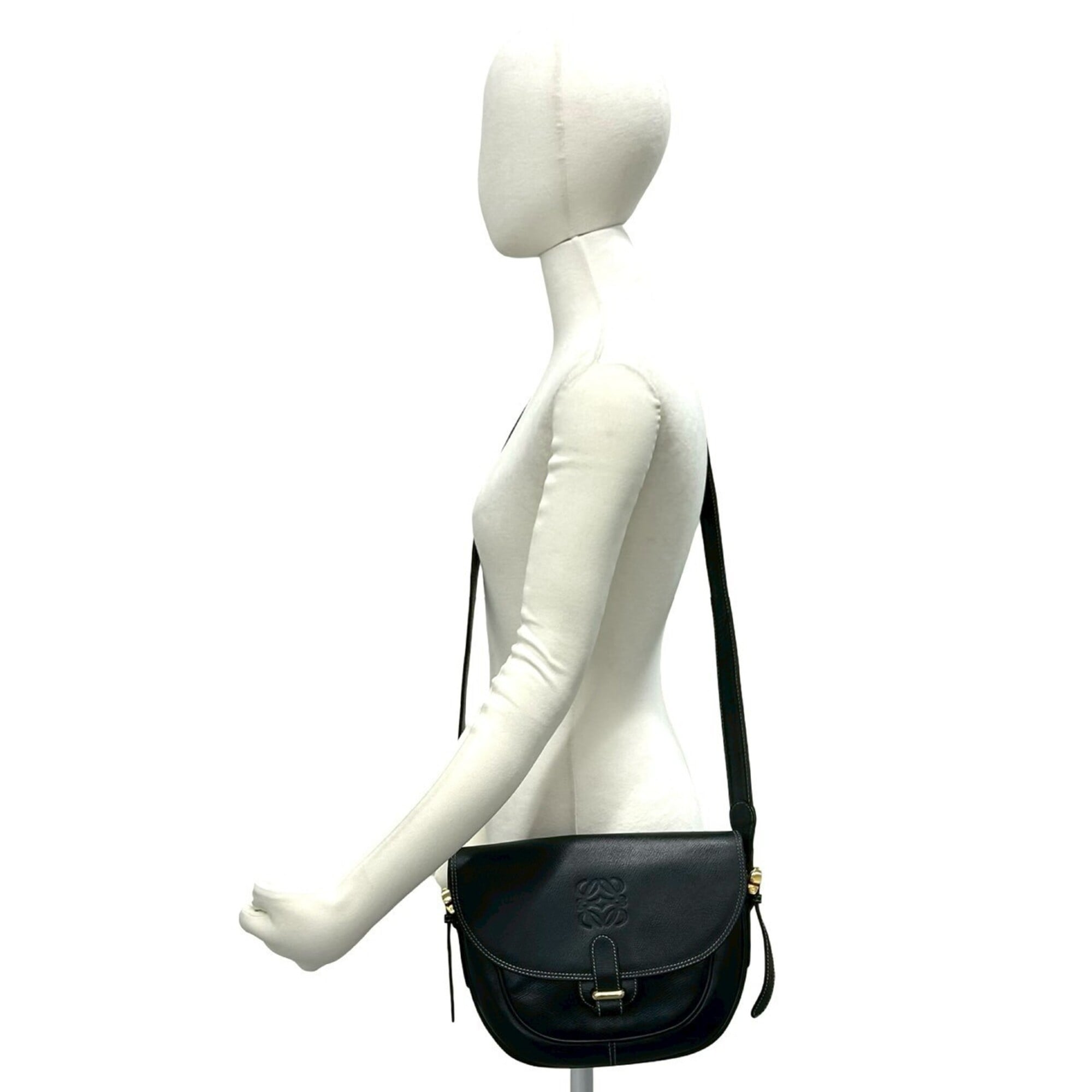 Loewe Black Leather Pochette Shoulder Bag (Pre-Owned)