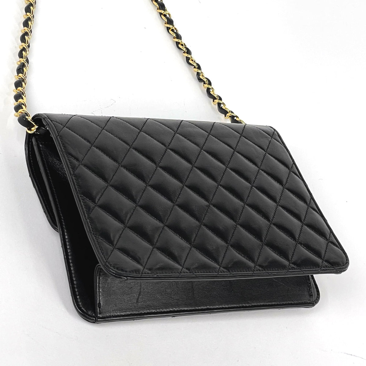 Chanel Black Leather Shoulder Bag (Pre-Owned)