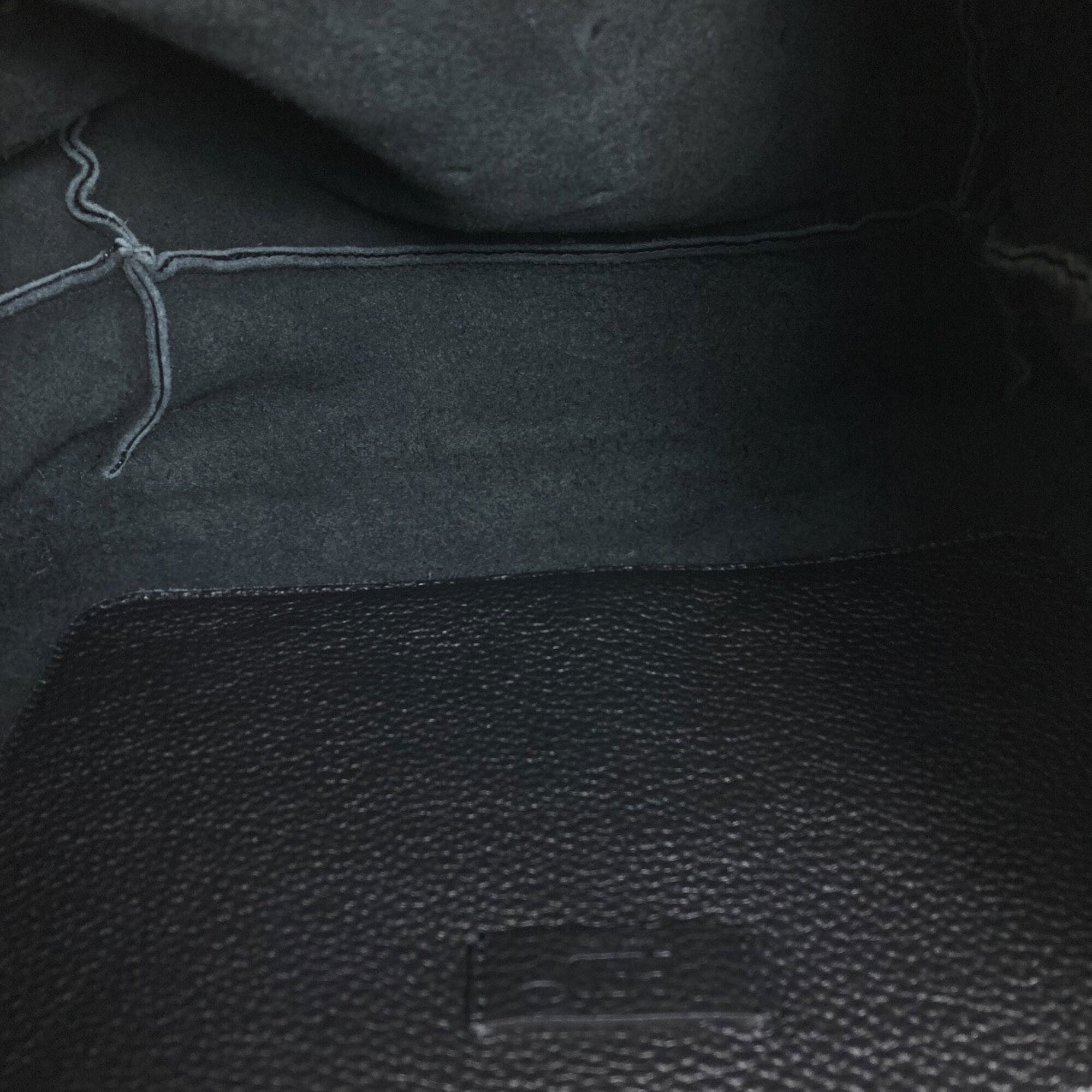 Redvalentino Black Tote Bag (Pre-Owned)