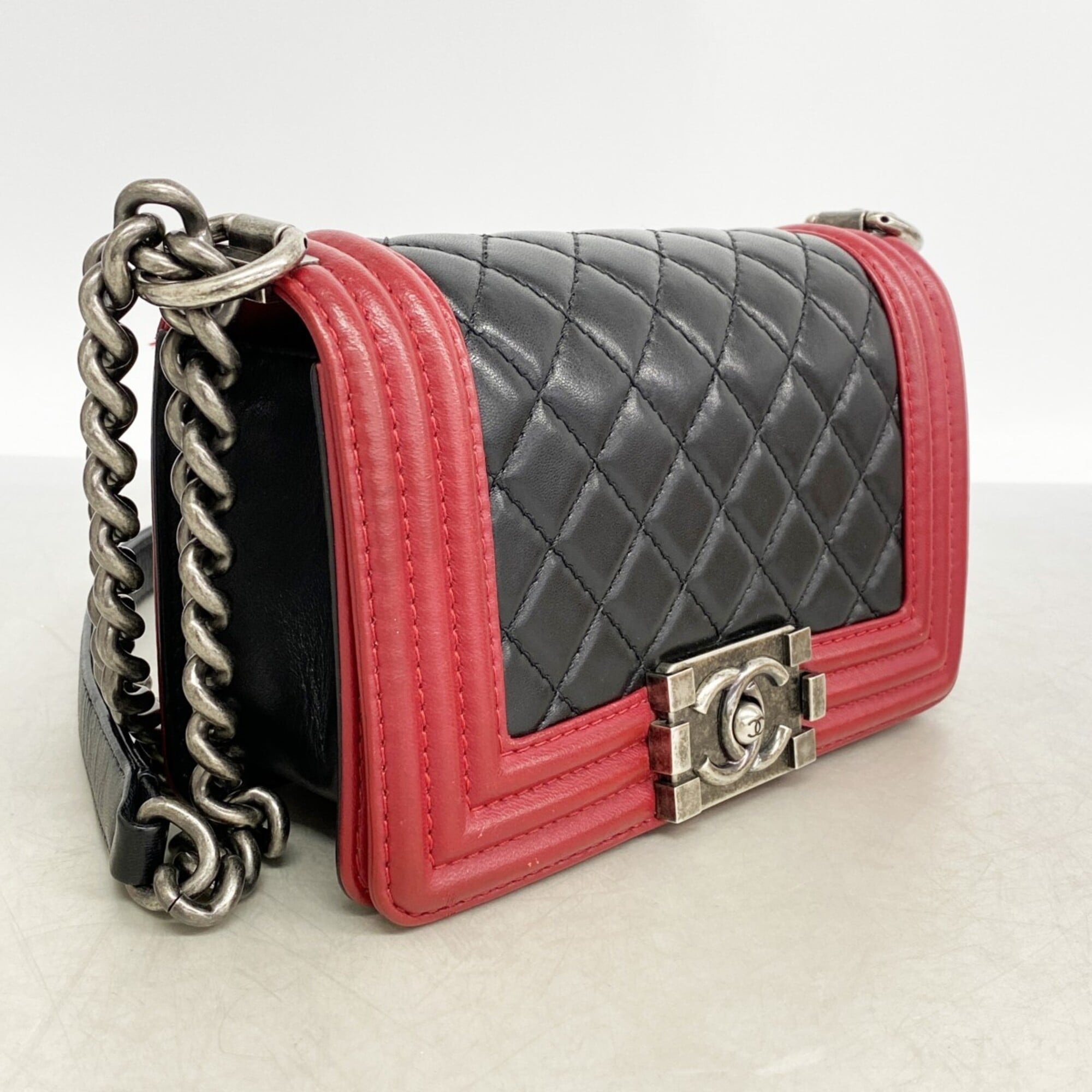 Chanel Black Red Color Leather Shoulder Bag (Pre-Owned)