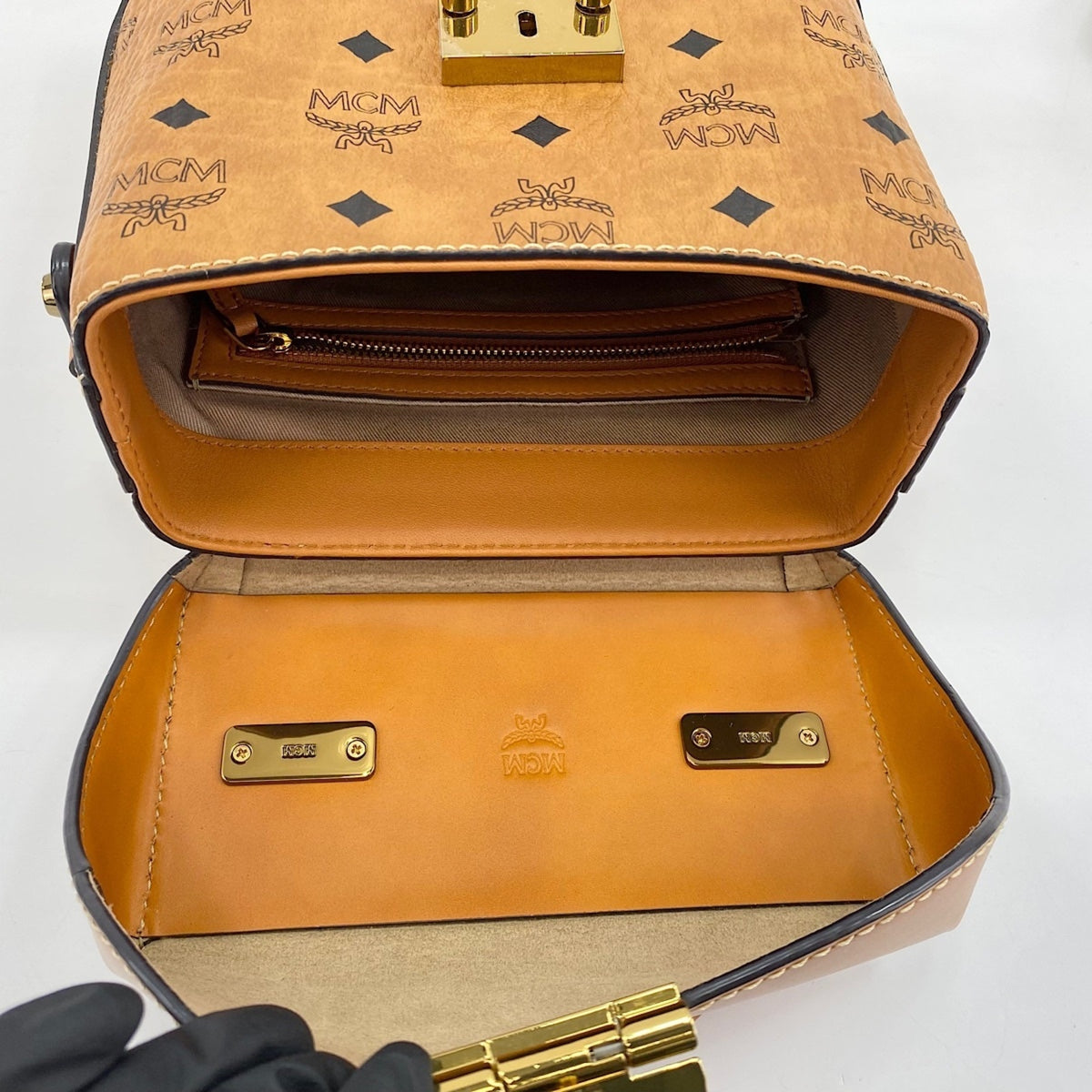 Mcm Orange Shoulder Bag (Pre-Owned)