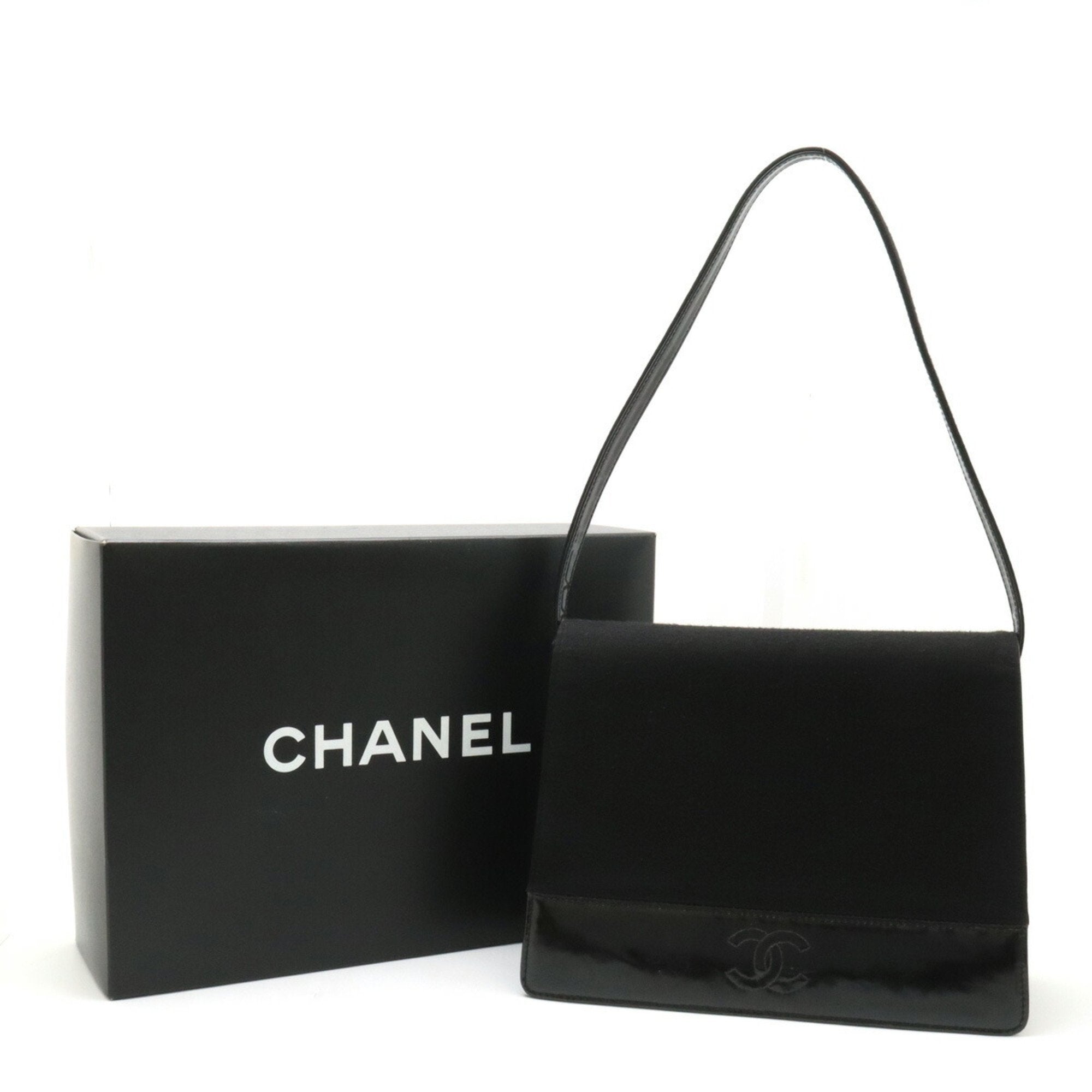 Chanel Black Cotton Patent Leather Shoulder Bag (Pre-Owned)
