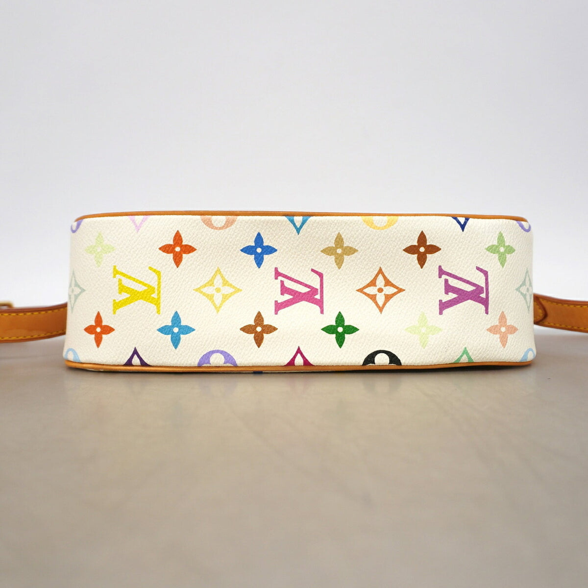 Louis Vuitton Blanc Shoulder Bag (Pre-Owned)