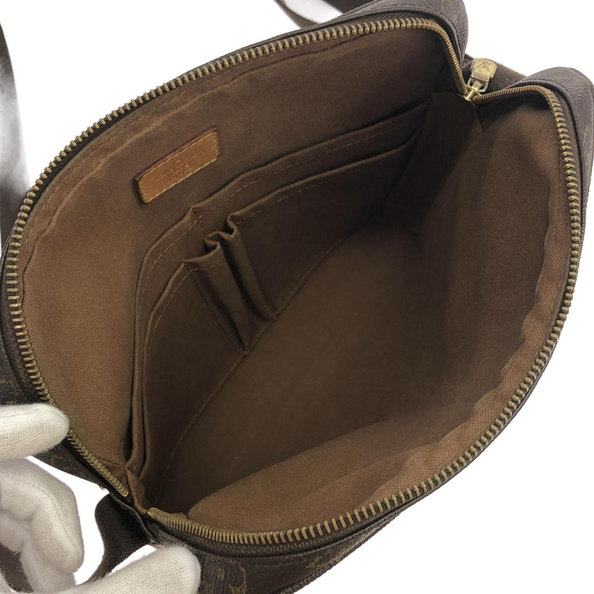 Louis Vuitton Marron Coated Canvas Shoulder Bag (Pre-Owned)