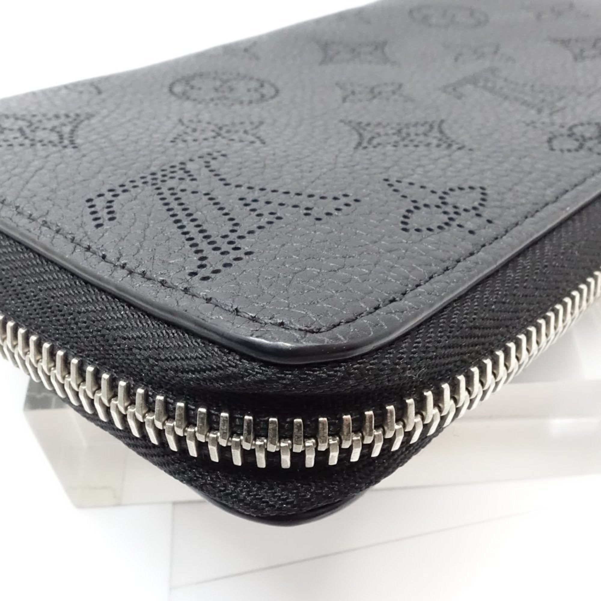 Louis Vuitton Noir Leather Coin Purse/Coin Case (Pre-Owned)