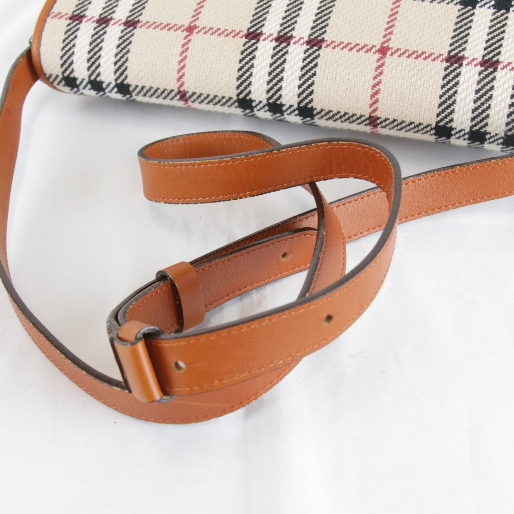 Burberry Beige Canvas Shoulder Bag (Pre-Owned)